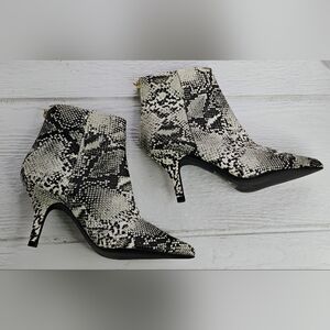 Qupid Spiked Heeled Boots Ankle NWOT Snakeskin Sz 8 M Women's Black/White